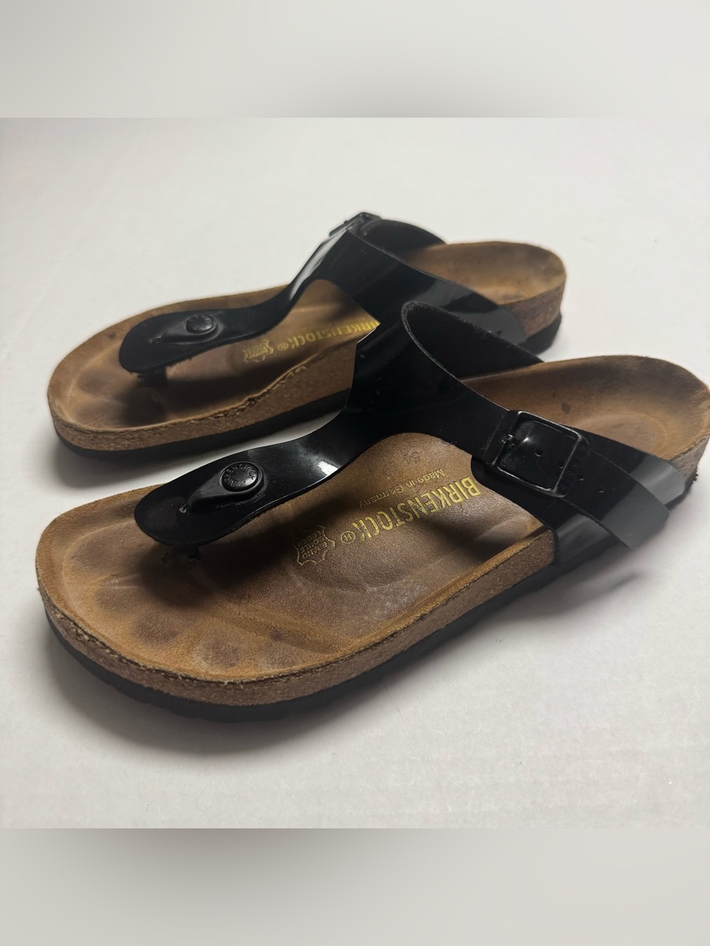 BIRKENSTOCK Gizeh Sandals Birko Flor Black Patent Size: 39 (US 8-8.5) Flawed